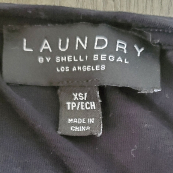 LAUNDRY BY SHELLI SEGAL black with checkered short sleeves top. Size xs - Picture 6 of 6